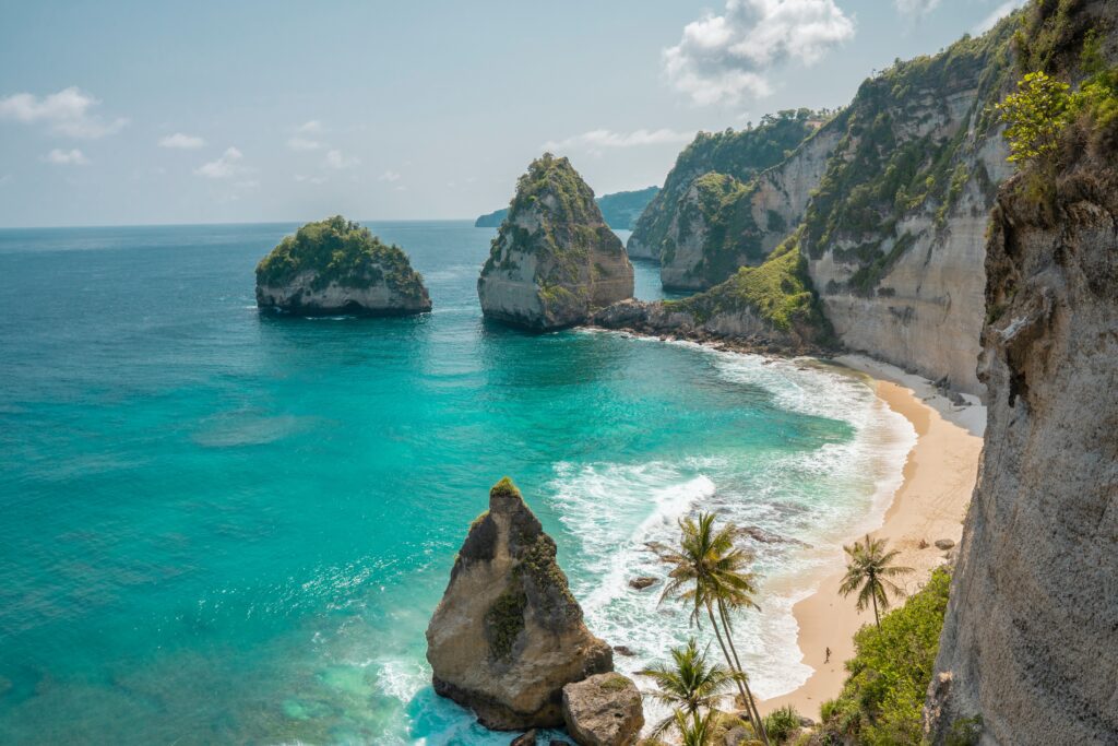 best honeymoon destination at the beach with cliffs in Bali