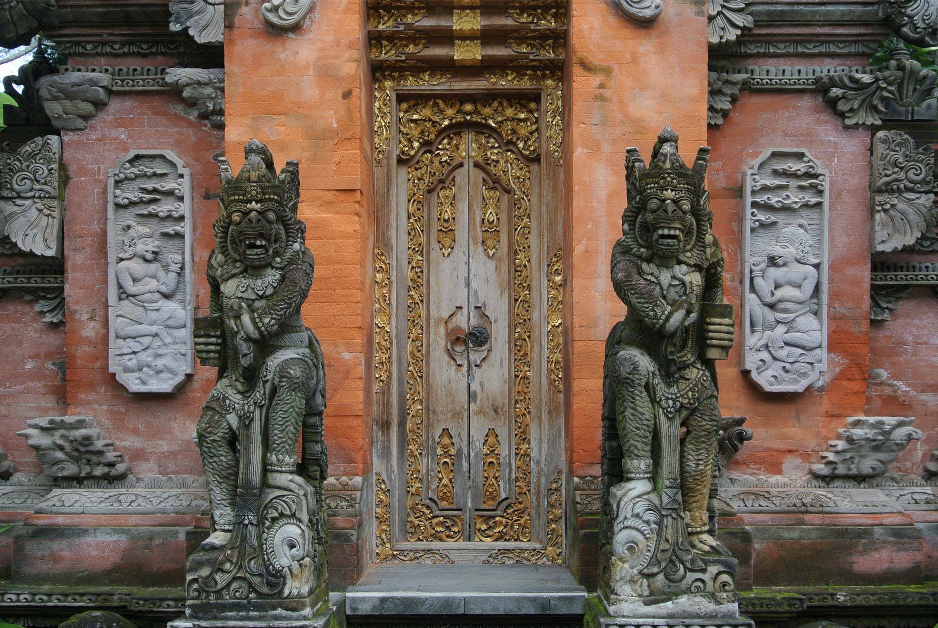 door in between statues